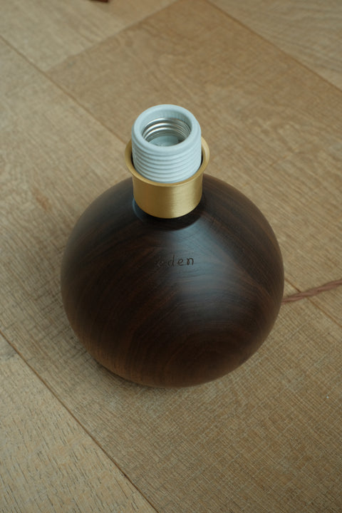 Chestnut Lamp in Walnut (Classic White)
