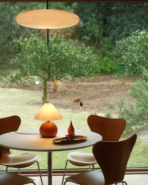 Chestnut Lamp in Cherry (Classic White)